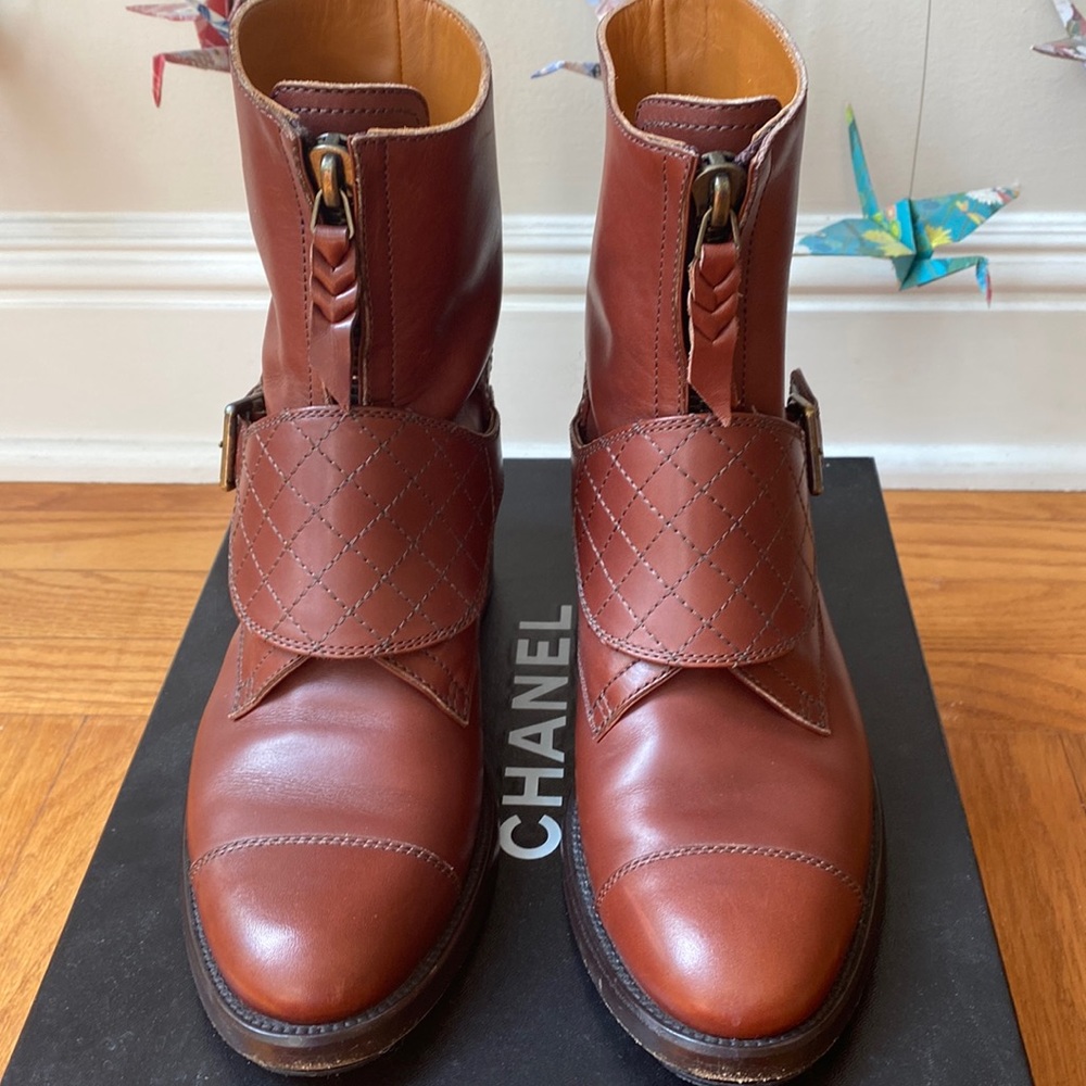 Exceent condition Chanel boots